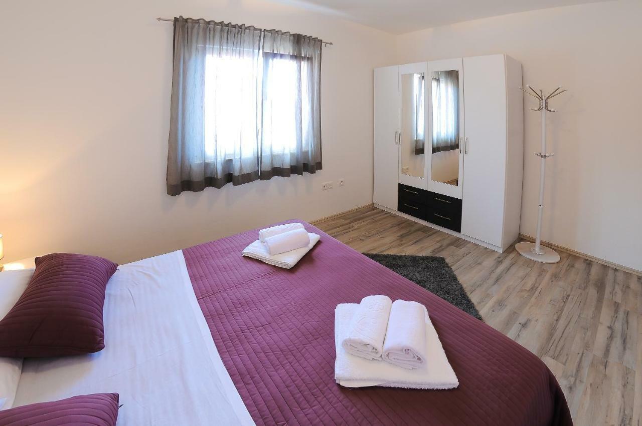 Apartment Petar Kastela Exterior photo